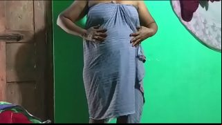 mature milf masturbates with vegetable Video